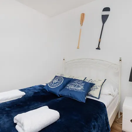 Batorego 7 Apartament With Terrace & Parking Downtown By Renters * Gdynia