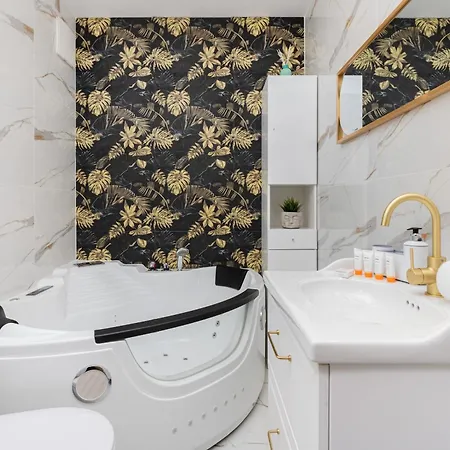 Batorego 7 Apartament With Terrace & Parking Downtown By Renters